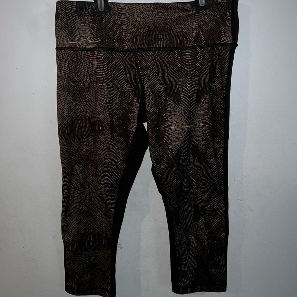 Lululemon sz 10 Capri’s, black with gold design on the front.